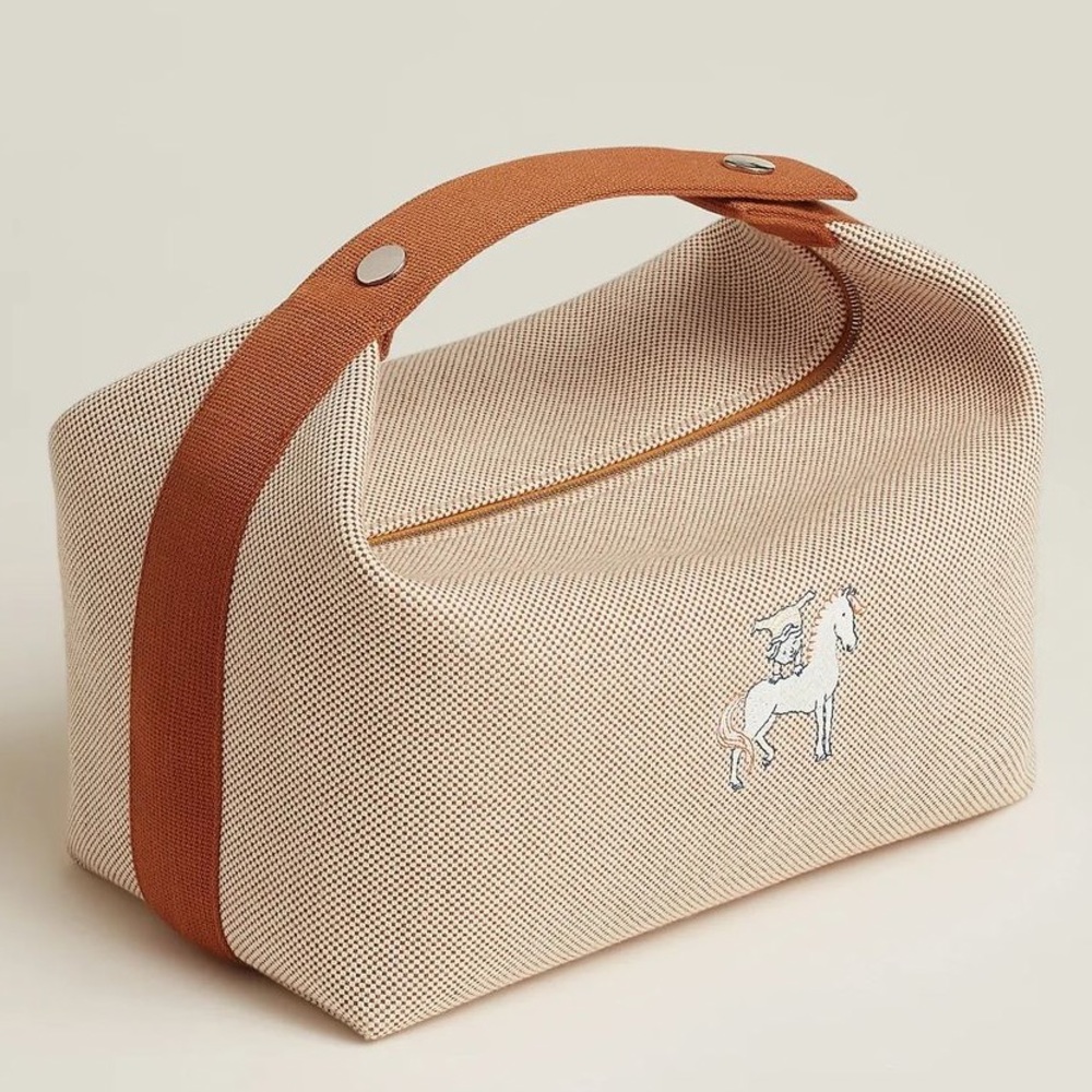 Hermès Bride-a-Brac Cabriole
case, large model
Color Biscuit